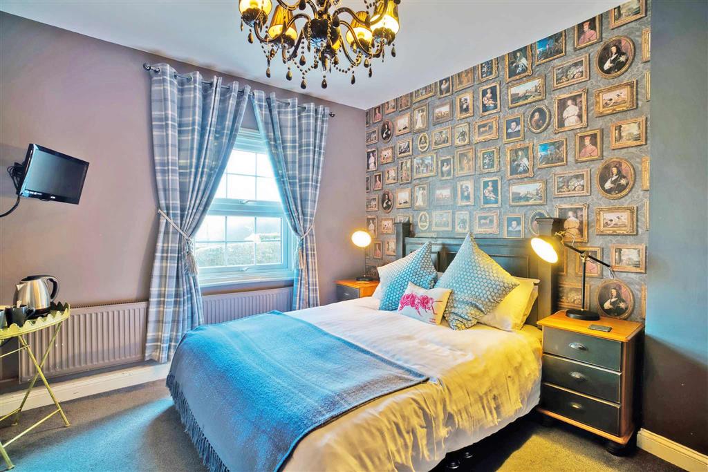 Swan House, Knowle Sands, BRIDGNORTH, Shropshire, WV16 5JL