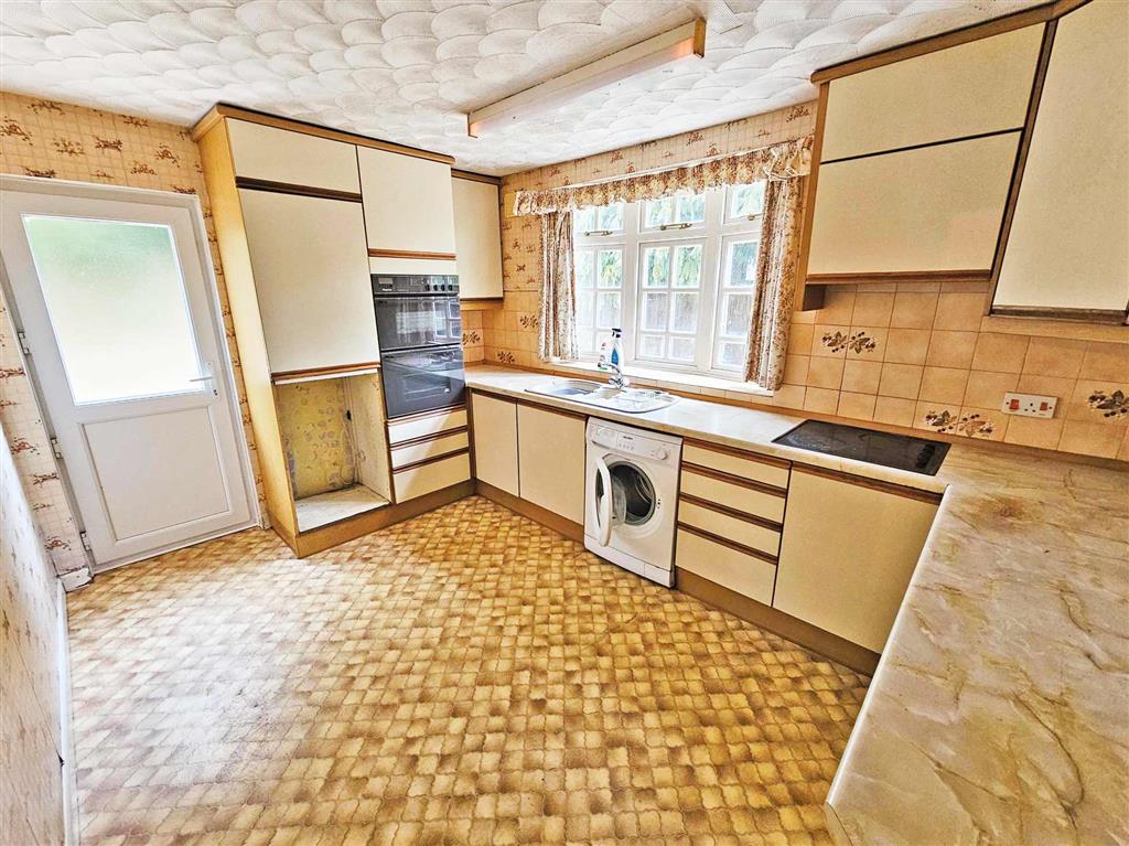 Luckystone, Carters Clay Road, ROMSEY, Hampshire, SO51 0GL