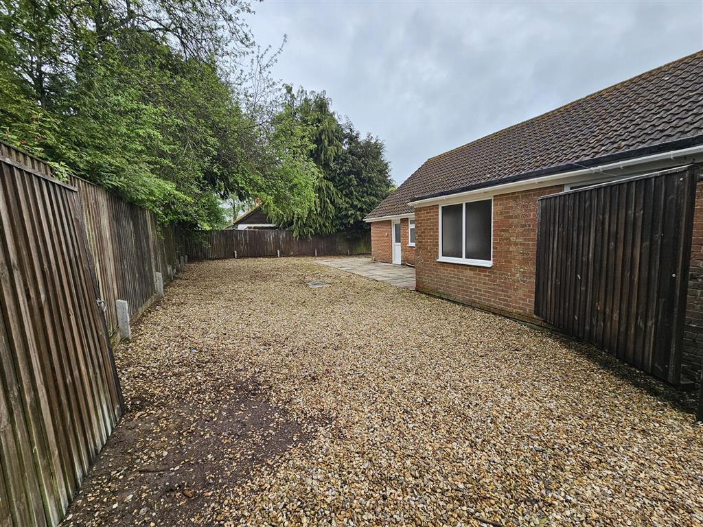 Luckystone, Carters Clay Road, ROMSEY, Hampshire, SO51 0GL