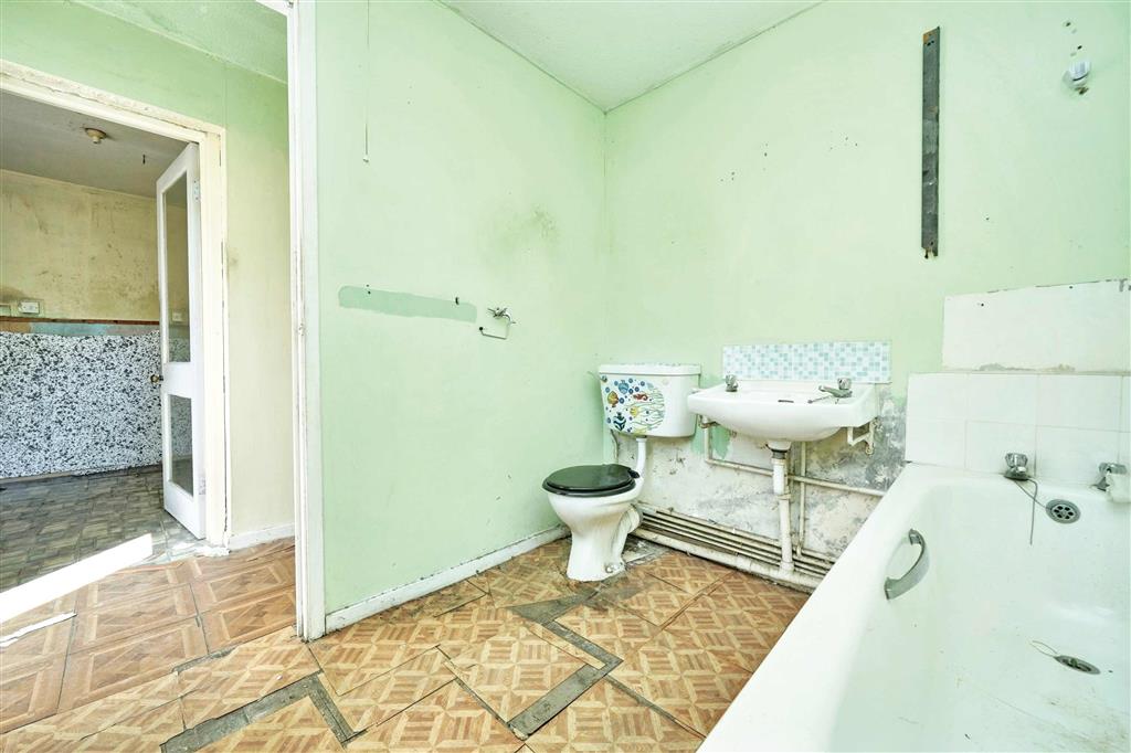 43, Innes Road, HORSHAM, West Sussex, RH12 4JQ