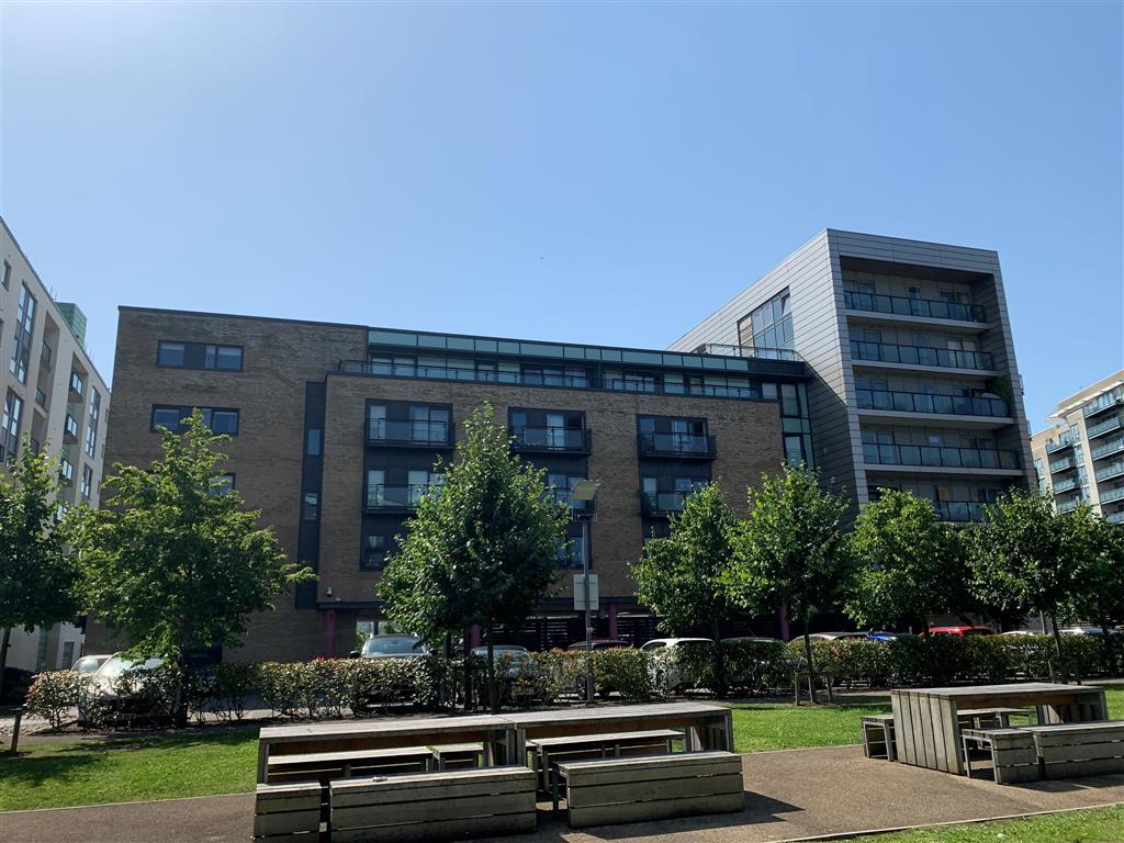 Apartment 32, Breakwater House, Ferry Court, CARDIFF, South Glamorgan, CF11 0JQ