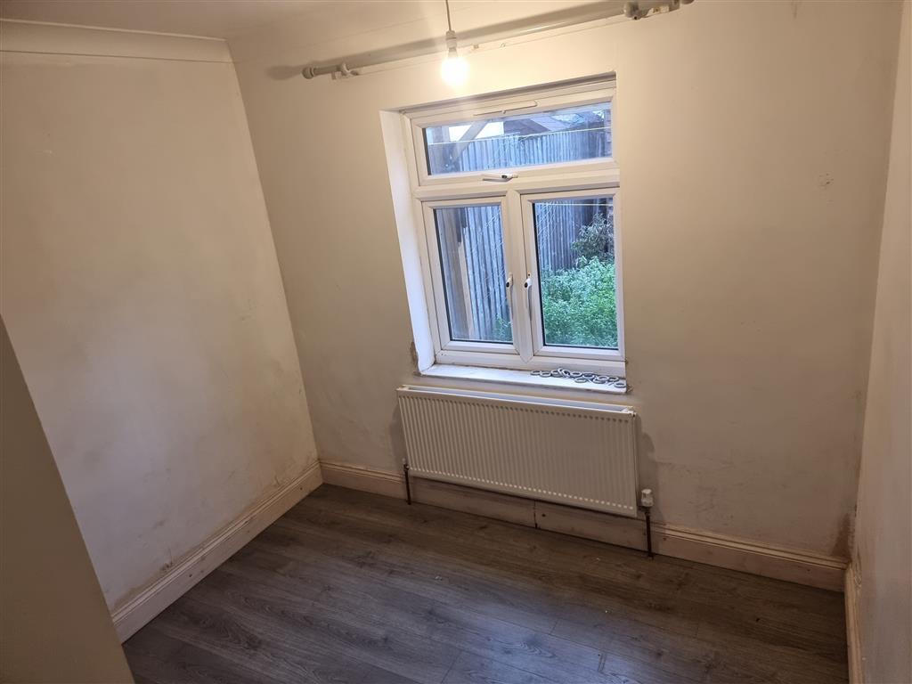 17, Burnham Crescent, DARTFORD, Kent, DA1 5BA