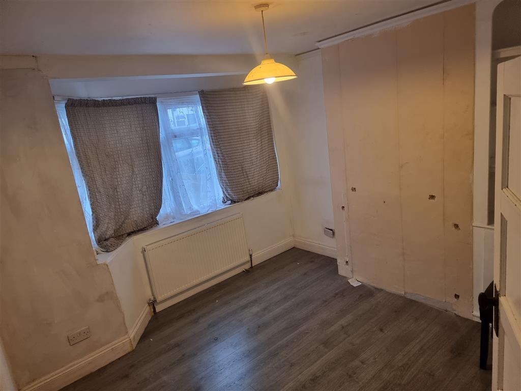 17, Burnham Crescent, DARTFORD, Kent, DA1 5BA