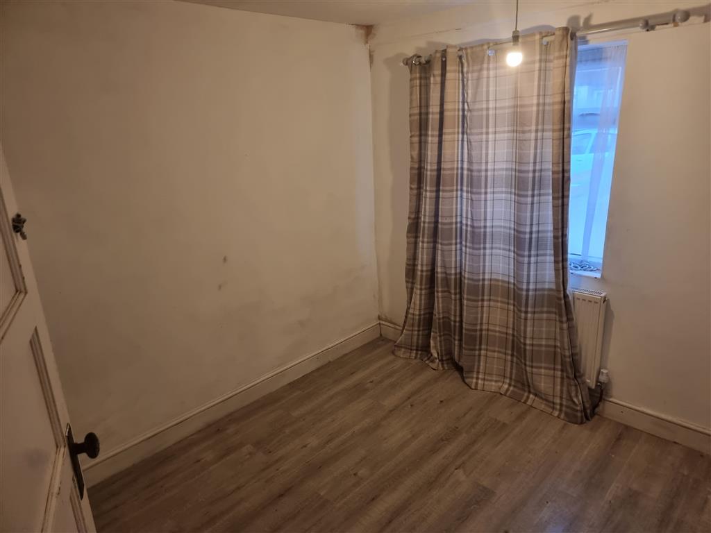 17, Burnham Crescent, DARTFORD, Kent, DA1 5BA