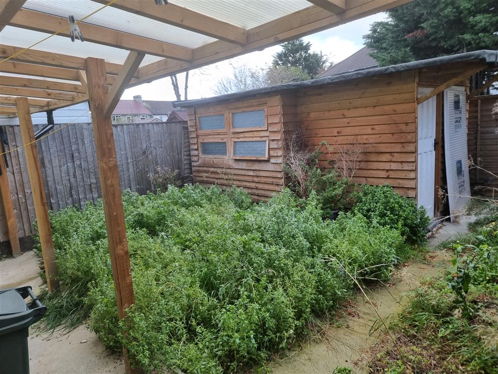 17, Burnham Crescent, DARTFORD, Kent, DA1 5BA