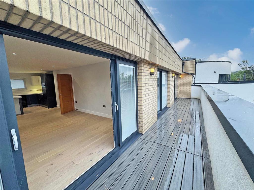 Flat 22, Oaks View, Court Lane, EPSOM, Surrey, KT19 8NG