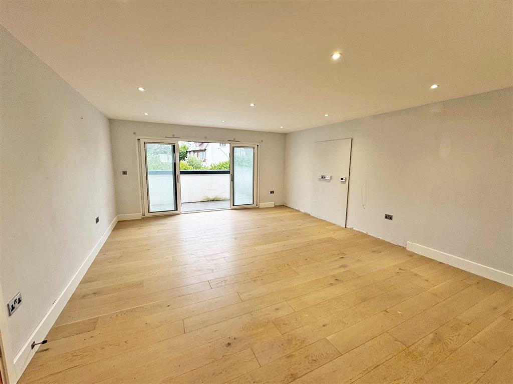 Flat 22, Oaks View, Court Lane, EPSOM, Surrey, KT19 8NG