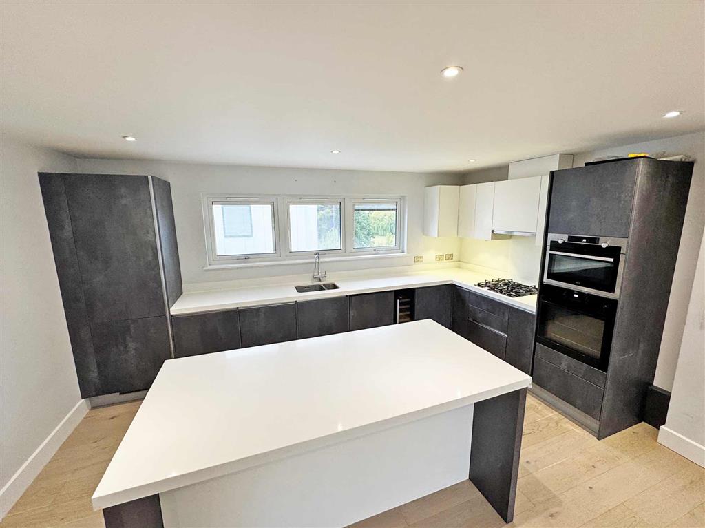 Flat 22, Oaks View, Court Lane, EPSOM, Surrey, KT19 8NG