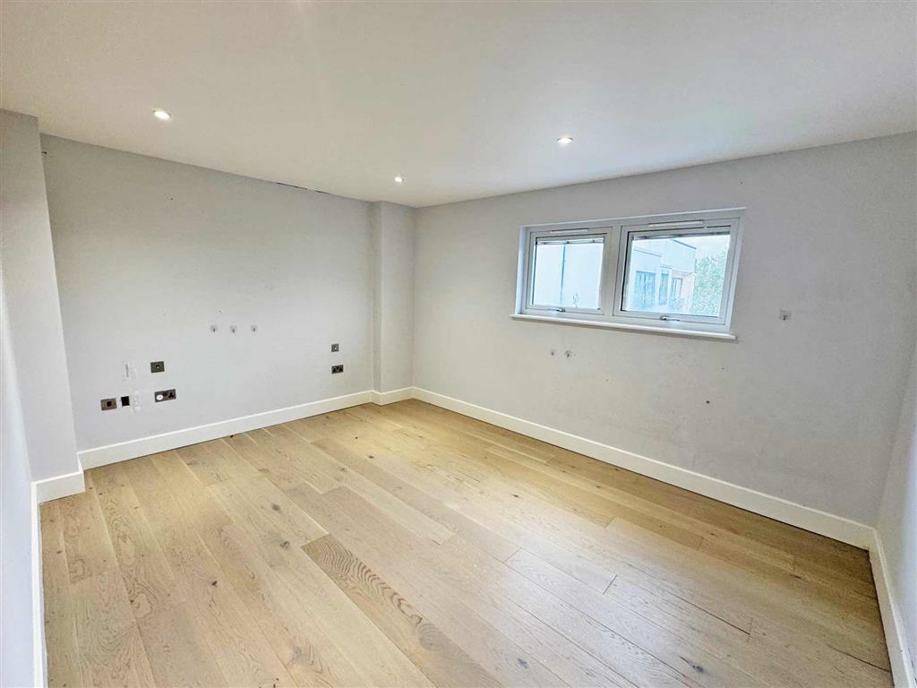 Flat 22, Oaks View, Court Lane, EPSOM, Surrey, KT19 8NG