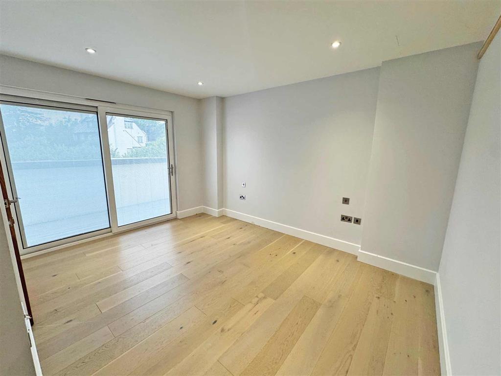 Flat 22, Oaks View, Court Lane, EPSOM, Surrey, KT19 8NG
