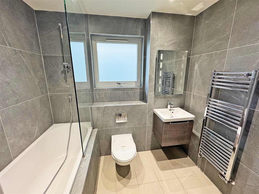 Flat 22, Oaks View, Court Lane, EPSOM, Surrey, KT19 8NG
