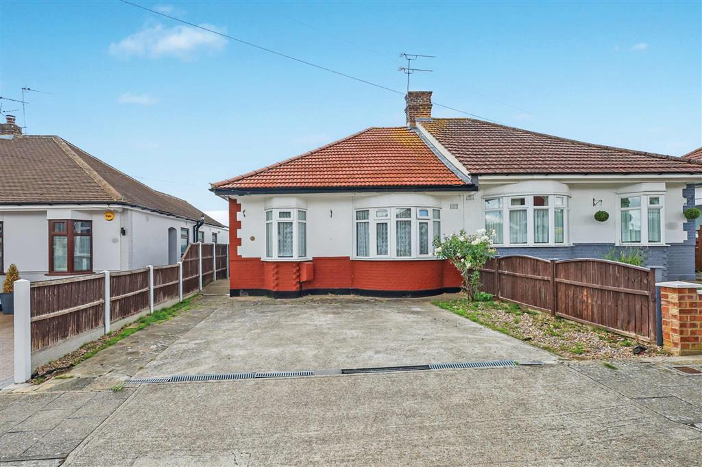 26, Newbury Gardens, UPMINSTER, Essex, RM14 2PS