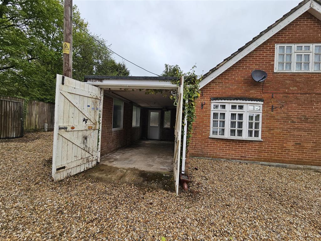 Luckystone, Carters Clay Road, ROMSEY, Hampshire, SO51 0GL