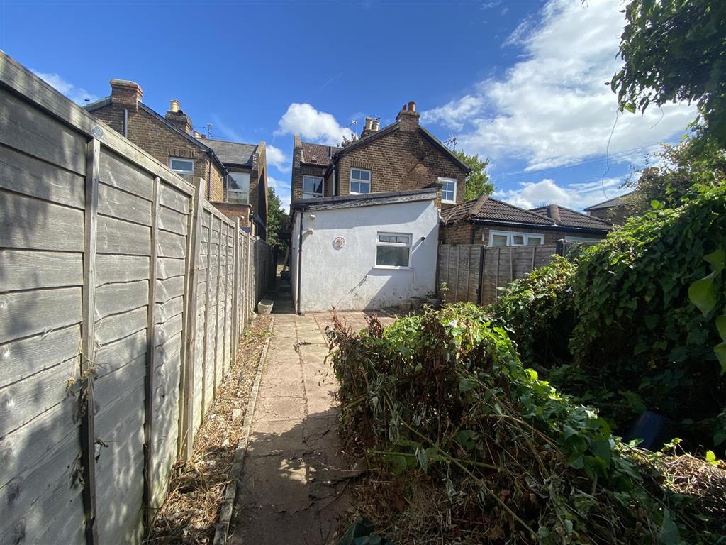 159, Kingston Road, LEATHERHEAD, Surrey, KT22 7NX