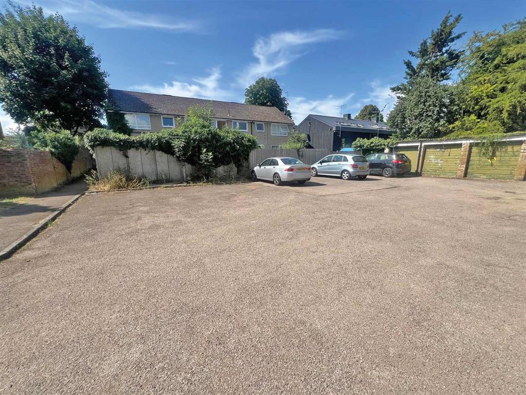 Allen Close Garages (adj. 25), Allen Close, ST. ALBANS, Hertfordshire, AL4 8TH
