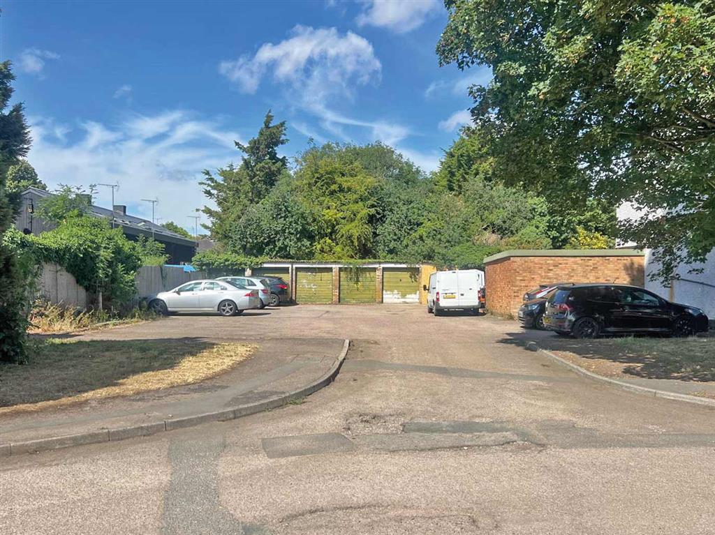 Allen Close Garages (adj. 25), Allen Close, ST. ALBANS, Hertfordshire, AL4 8TH