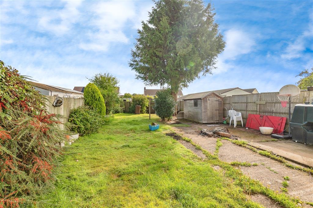 8, Banfields, TIVERTON, Devon, EX16 9BA