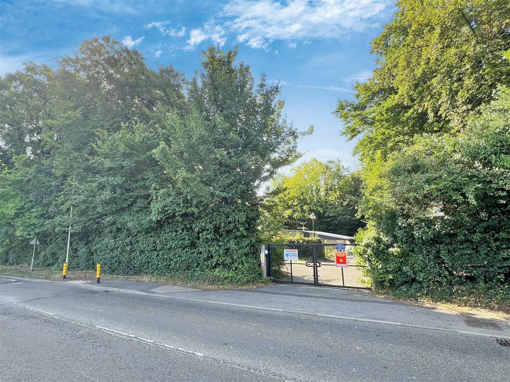 Broadoaks, Pack Lane, BASINGSTOKE, Hampshire, RG22 5TH
