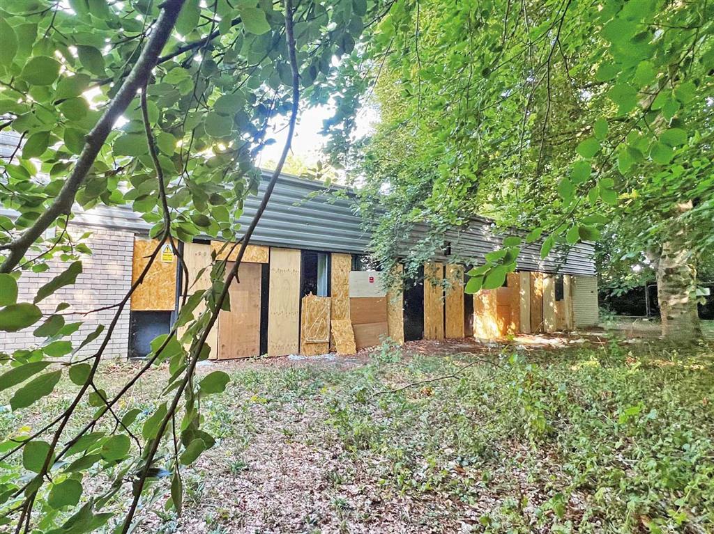 Broadoaks, Pack Lane, BASINGSTOKE, Hampshire, RG22 5TH