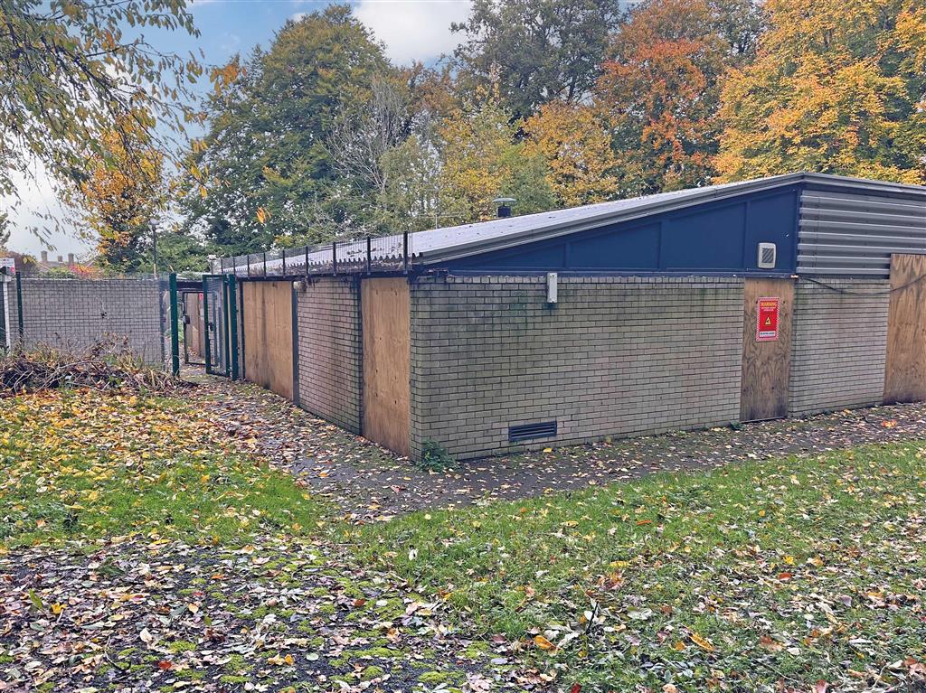 Broadoaks, Pack Lane, BASINGSTOKE, Hampshire, RG22 5TH