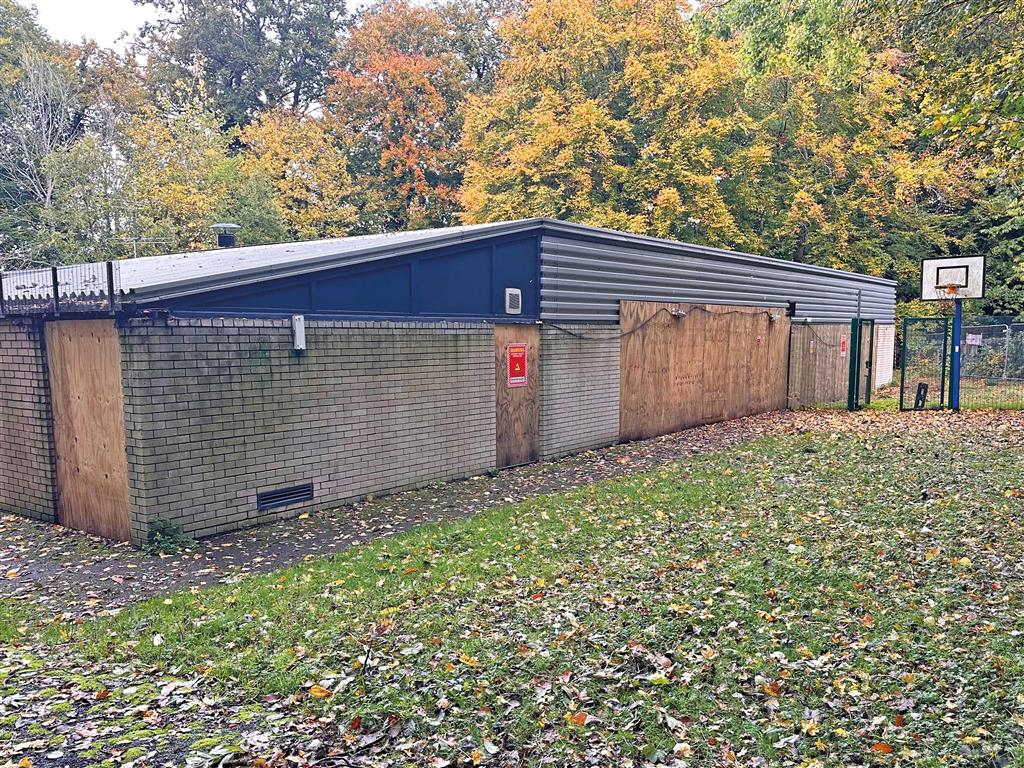 Broadoaks, Pack Lane, BASINGSTOKE, Hampshire, RG22 5TH