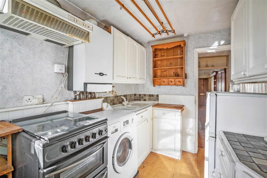 24, Grange Hill, CHATHAM, Kent, ME5 7AH