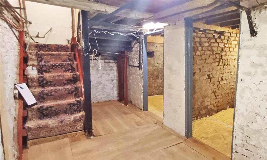 Basement Area, 42, Baldry Gardens, STREATHAM, London, SW16 3DJ