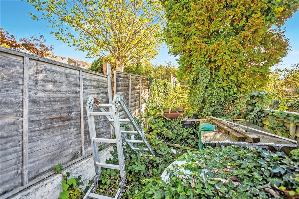 24, Grange Hill, CHATHAM, Kent, ME5 7AH