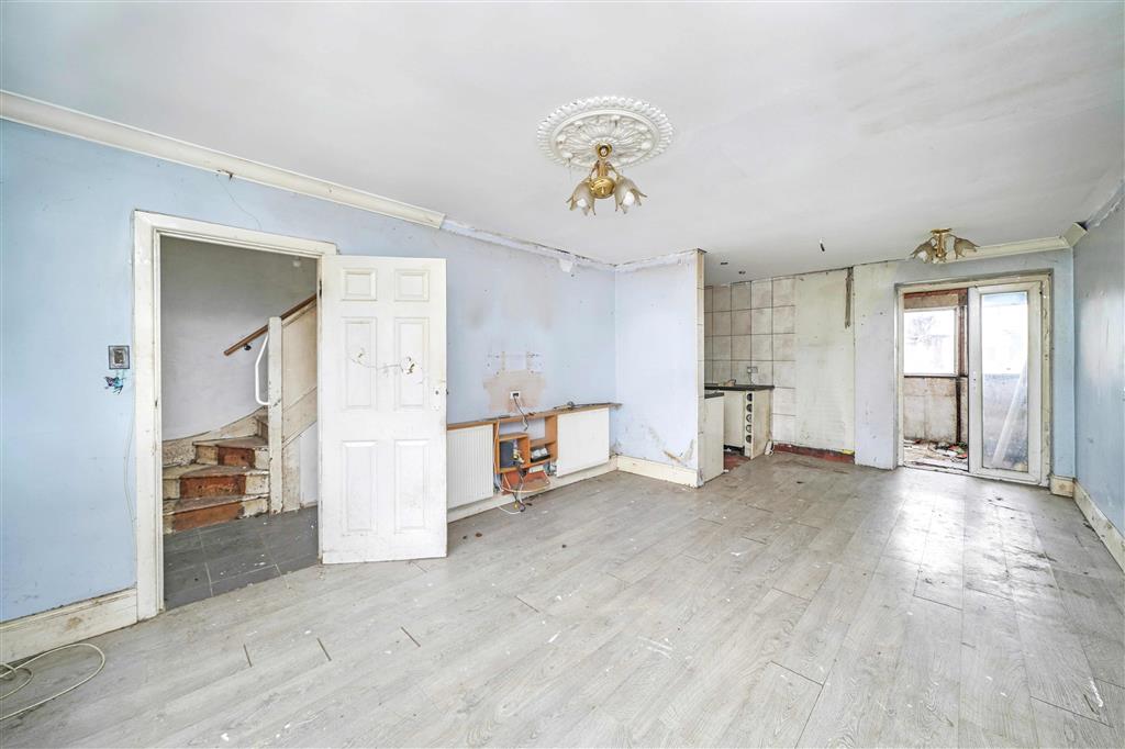 4, Dingwall Road, CARSHALTON, Surrey, SM5 4LY