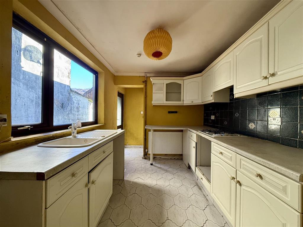 36, Shelone Road, NEATH, West Glamorgan, SA11 2PS