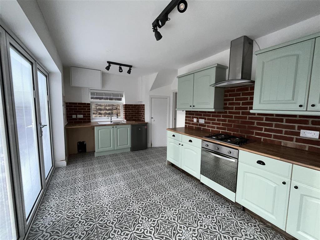 11, Back Mount Pleasant, LEEDS, West Yorkshire, LS10 3TD