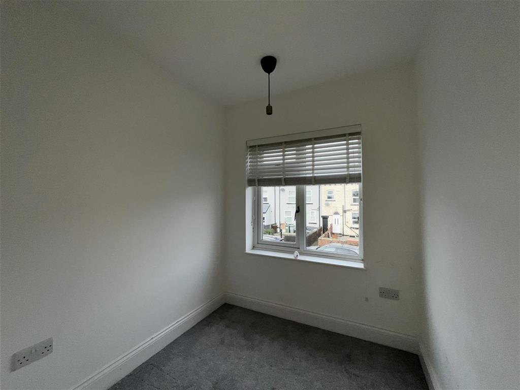 11, Back Mount Pleasant, LEEDS, West Yorkshire, LS10 3TD