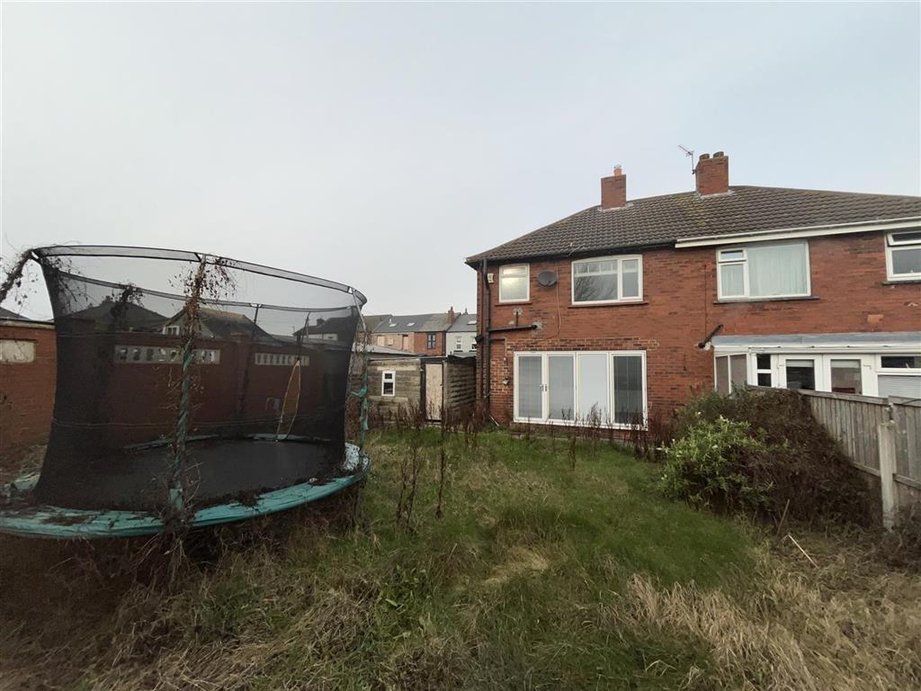 11, Back Mount Pleasant, LEEDS, West Yorkshire, LS10 3TD