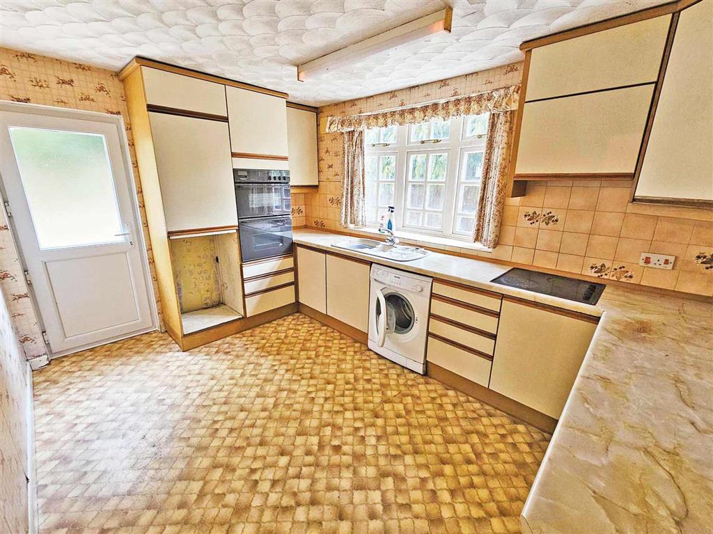 Luckystone, Carters Clay Road, ROMSEY, Hampshire, SO51 0GL