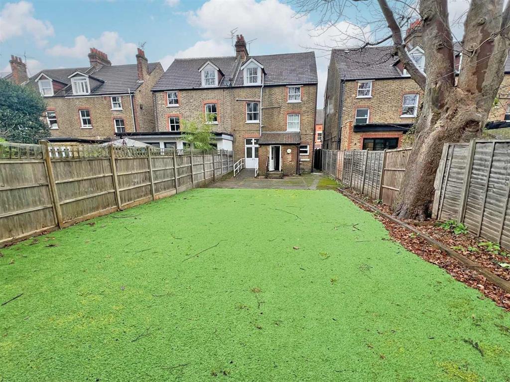 19, Victoria Avenue, SURBITON, Surrey, KT6 5DL