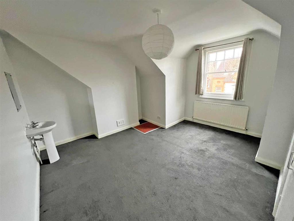 19, Victoria Avenue, SURBITON, Surrey, KT6 5DL