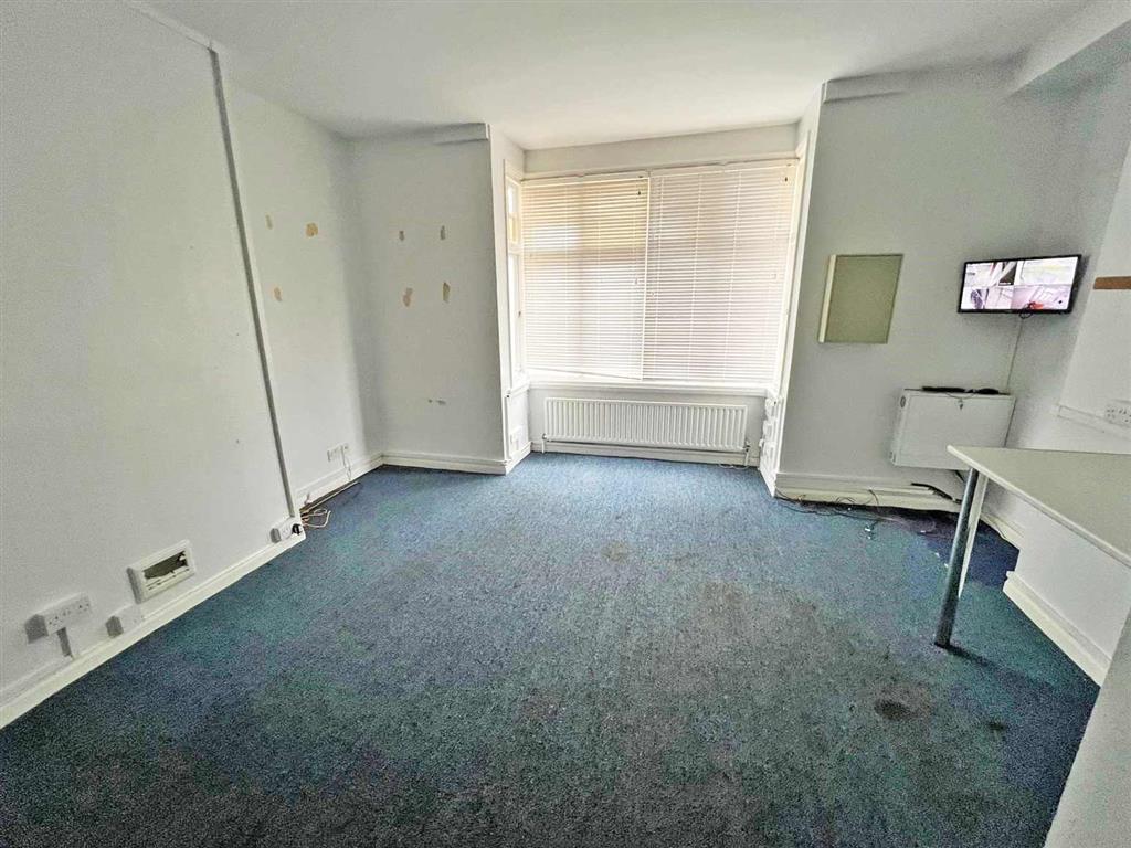 19, Victoria Avenue, SURBITON, Surrey, KT6 5DL