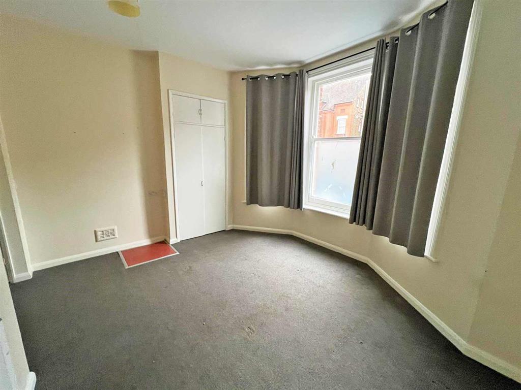 19, Victoria Avenue, SURBITON, Surrey, KT6 5DL