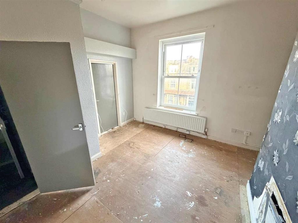 Flat 1-4, 6 Cunliffe Terrace, BRADFORD, West Yorkshire, BD8 7AS