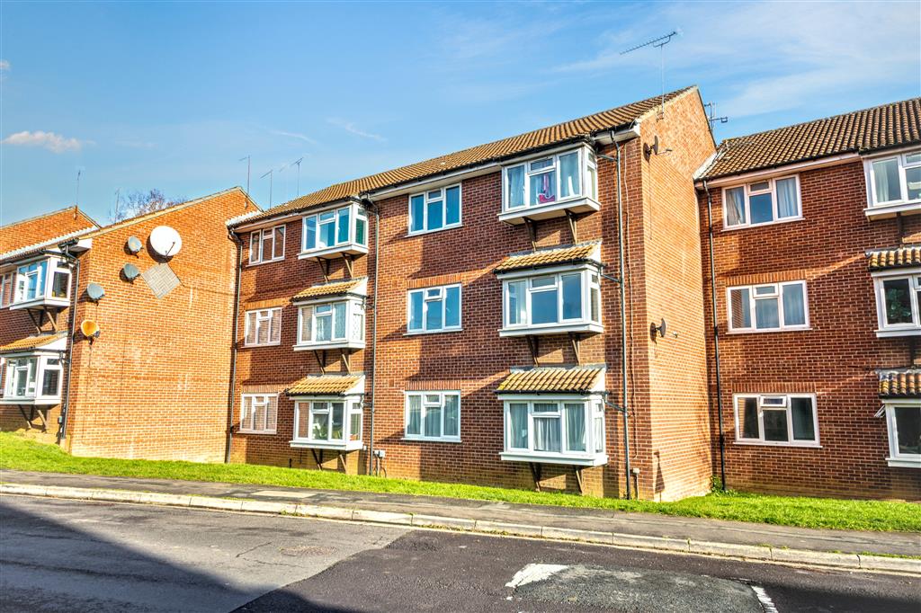 33, Sedgemoor Close, YEOVIL, Somerset, BA21 5NS