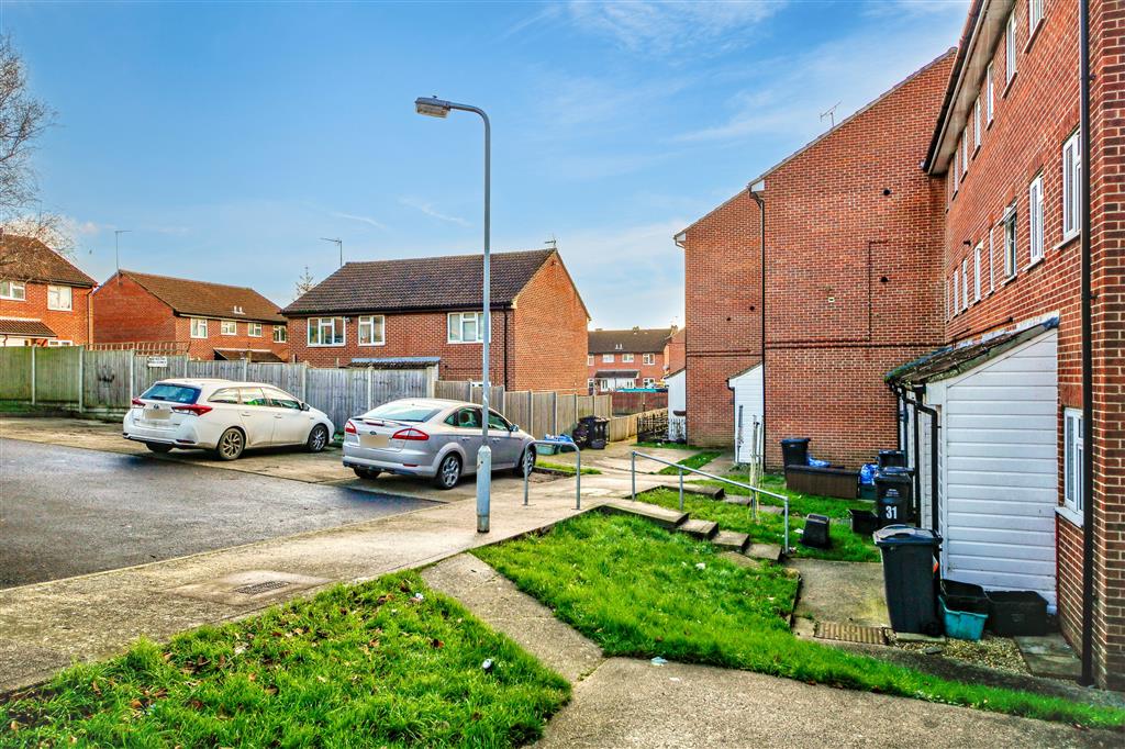 33, Sedgemoor Close, YEOVIL, Somerset, BA21 5NS