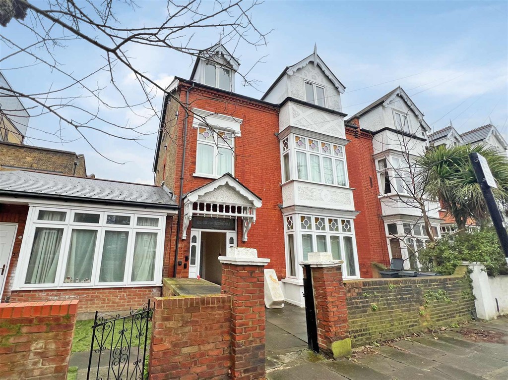 Long Leasehold First Floor Flat Requiring Updating