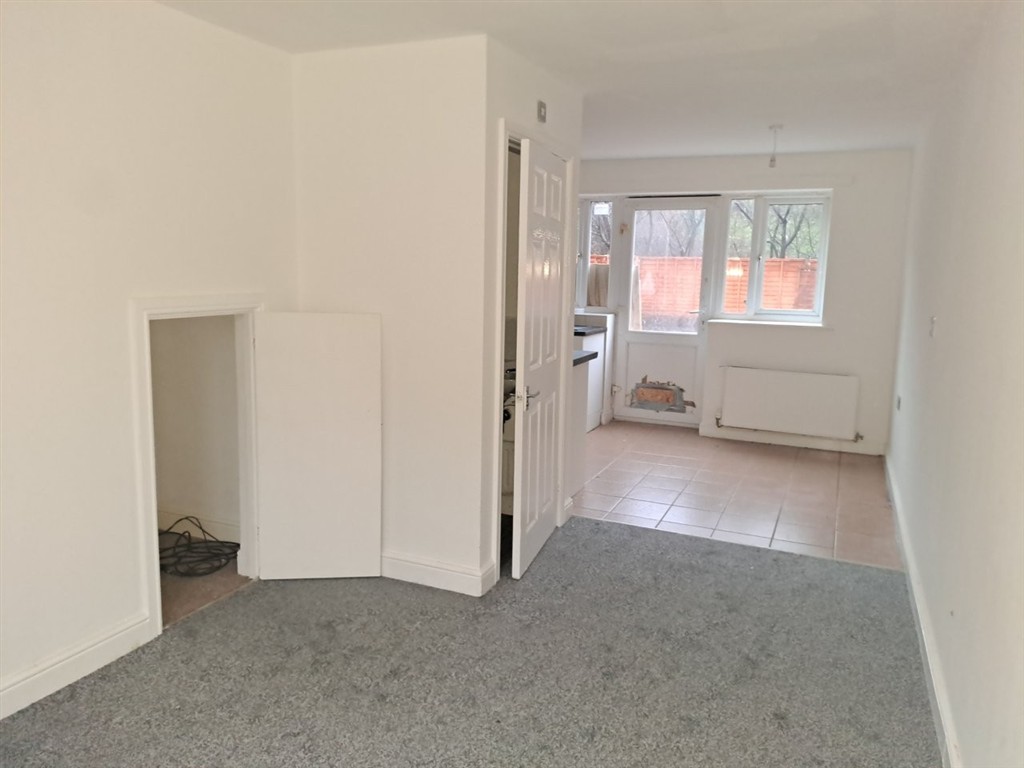 6, Lodge Court, TELFORD, Shropshire, TF2 7SE