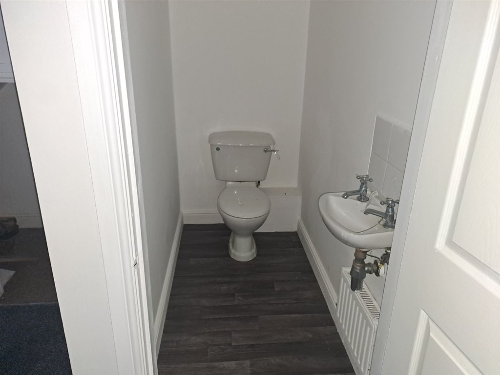 6, Lodge Court, TELFORD, Shropshire, TF2 7SE