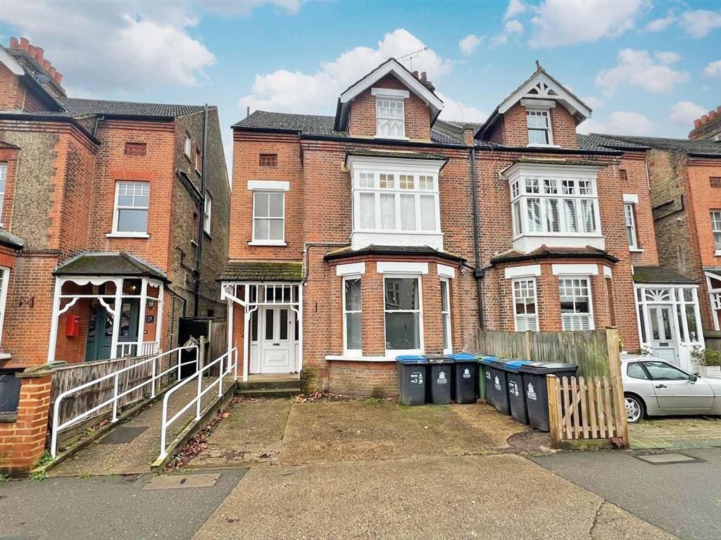 19, Victoria Avenue, SURBITON, Surrey, KT6 5DL