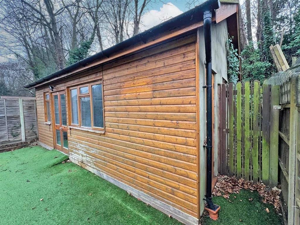 19, Victoria Avenue, SURBITON, Surrey, KT6 5DL