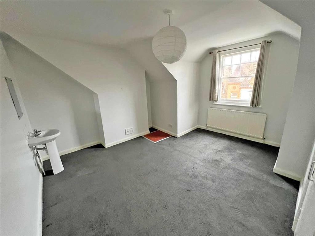 19, Victoria Avenue, SURBITON, Surrey, KT6 5DL