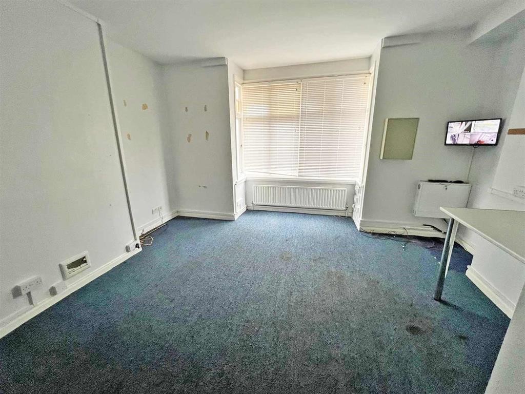 19, Victoria Avenue, SURBITON, Surrey, KT6 5DL