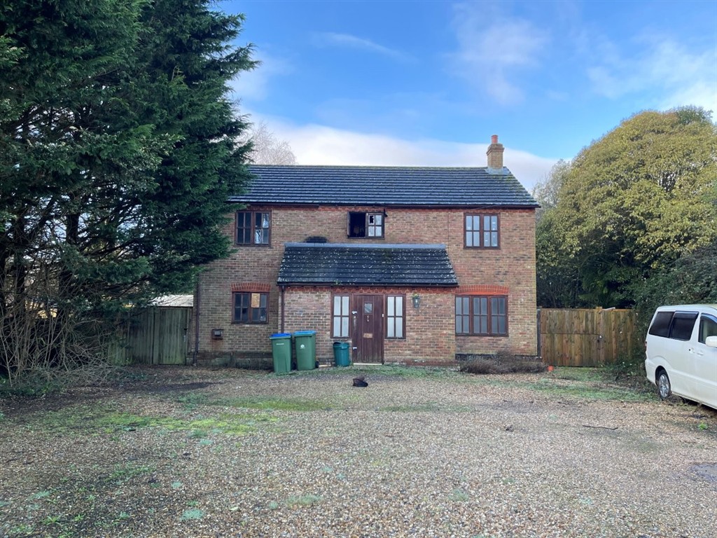 Meadowbrook, Yapton Lane, ARUNDEL, West Sussex, BN18 0AS