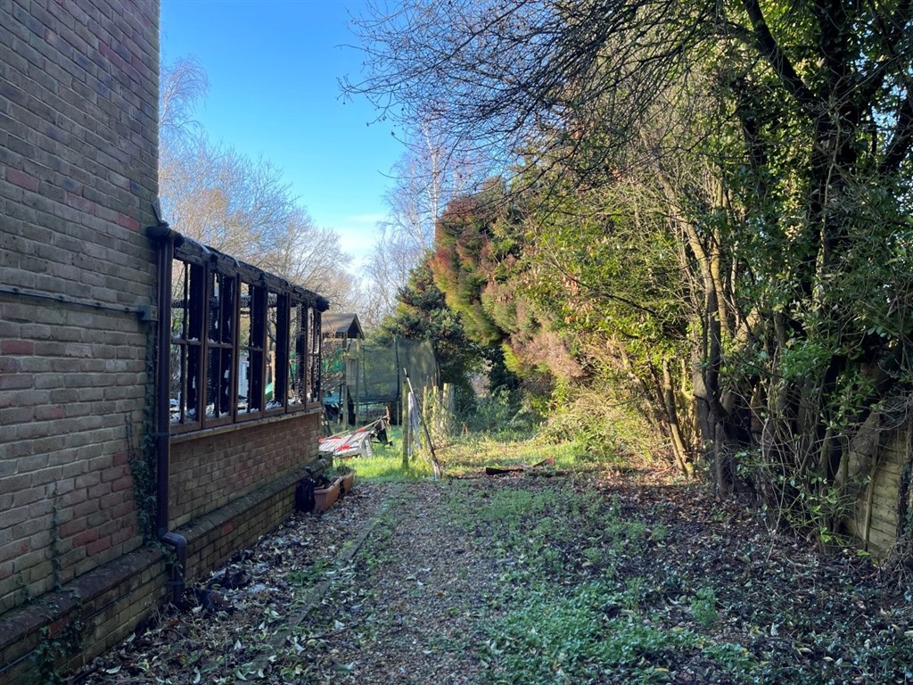 Meadowbrook, Yapton Lane, ARUNDEL, West Sussex, BN18 0AS